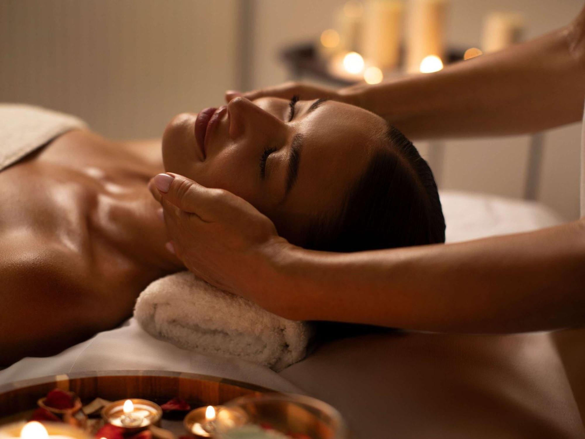 Moevenpick Hotel & Apartments Ghala Маскат Экстерьер фото A woman receiving a facial massage