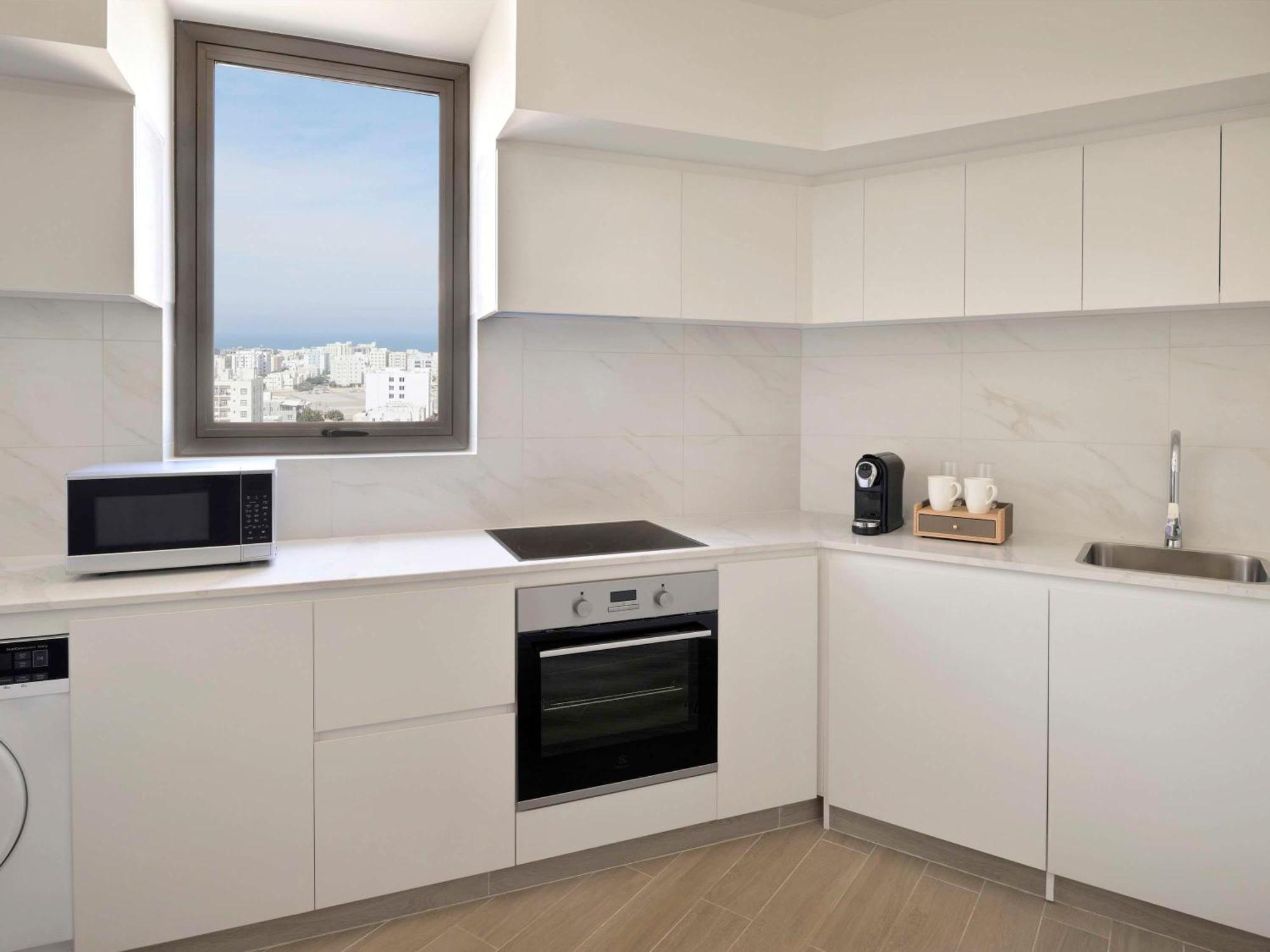 Moevenpick Hotel & Apartments Ghala Маскат Экстерьер фото A typical kitchen in a student apartment