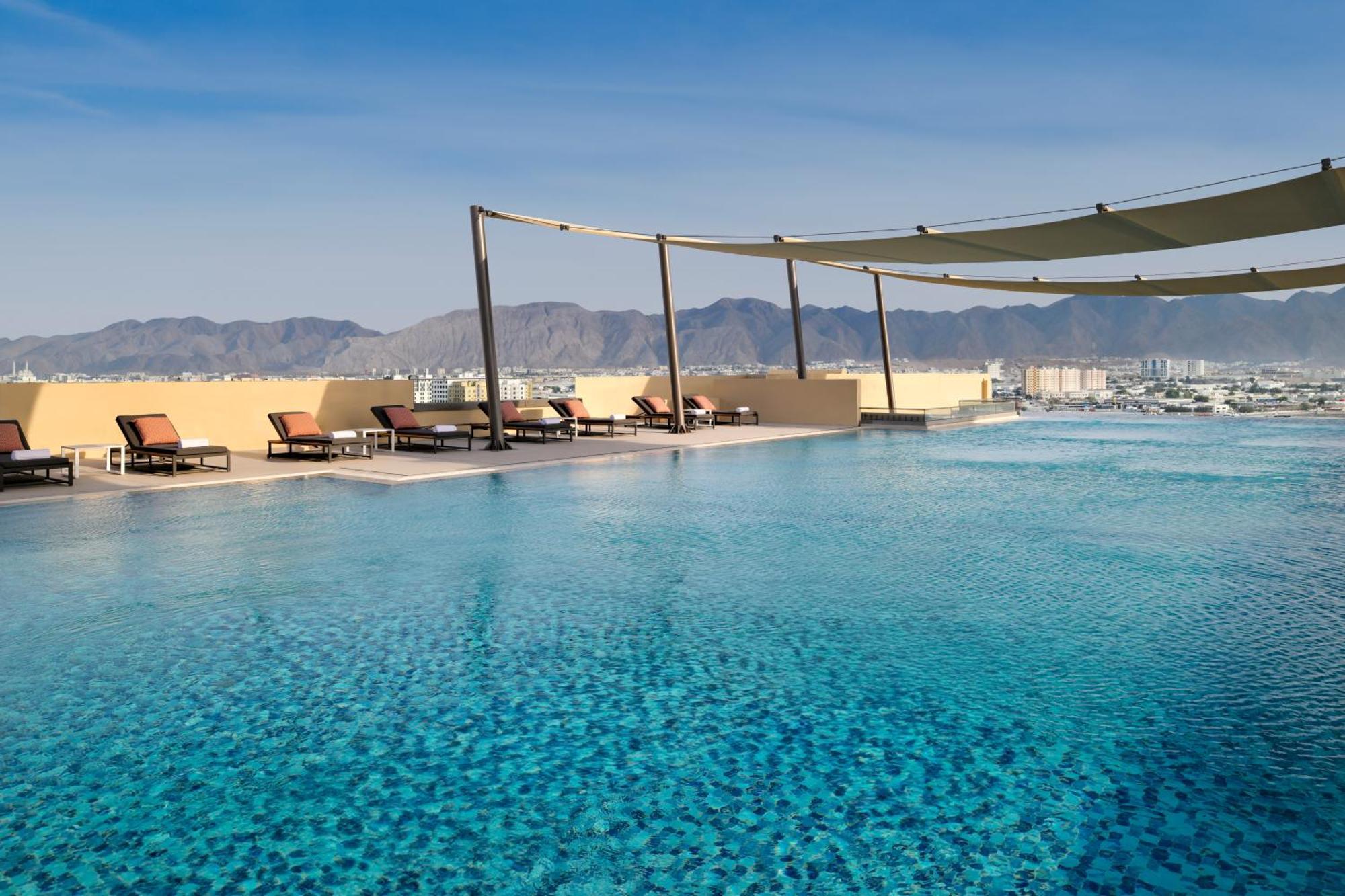 Moevenpick Hotel & Apartments Ghala Маскат Экстерьер фото The pool at the Ritz-Carlton, Bahrain